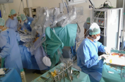 Greffe de rein : le Chu de Toulouse opère des obèses avec un robot 