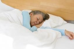 Démence : dormir plus de 9 heures par nuit est un signe précoce