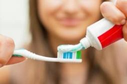 Se brosser les dents pas plus de 2 fois par jour en évitant surtout de brosser la langue