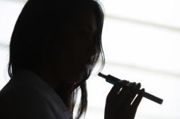 E-cigarette : des liquides aromatisés à l’origine de maladies respiratoires