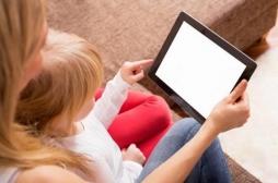 Un enfant trop exposé aux écrans aurait plus de risques de développer des troubles du langage 