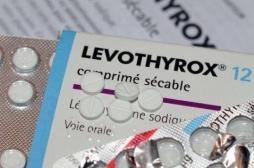 Levothyrox : un ex-chercheur du laboratoire Merck pense que l'acide citrique est à l'origine des effets indésirables