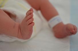 Cas rare : un bébé est né sans pénis, mais avec des testicules 