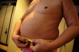 Des chercheurs comprennent pourquoi on prend du poids à 50 ans