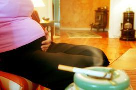Tabagisme passif : 1 femme enceinte sur 2 est exposée      