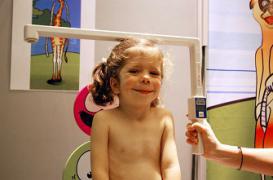 Pourquoi les mamans voient le petit dernier plus petit qu’il ne l’est