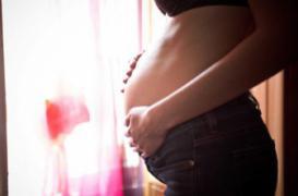 Grossesse : carence en vitamine D chez la mère, caries pour le bébé