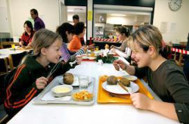 Manger 5 fois par jour limite le risque d’obésité chez les ados