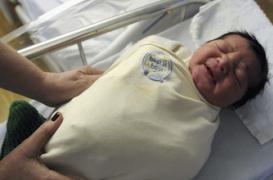 Les médecins dénoncent les risques de l'emmaillotage des bébés 