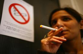 La cigarette électronique séduit les usagers, pas les médecins