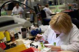 Déclin cognitif : les cols blancs plus protégés que les cols bleus