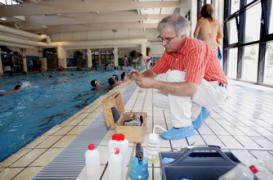Uriner dans la piscine est mauvais pour les poumons