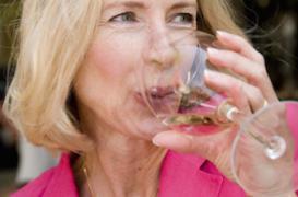 L’alcool est 2 fois plus meurtrier au féminin   