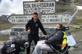 Maladie de Charcot : il parcourt 700km à pied avec une brouette pour sensibiliser le grand public