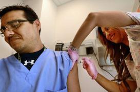 Vaccinations: les médecins s'opposent aux pharmaciens