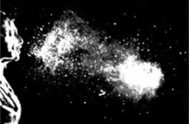 Eternuement : les particules infectieuses « voyagent » très loin