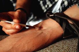 Des antidouleurs à l'héroïne, un risque d'escalade réel 