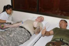 Le don du sang devrait être ouvert aux homosexuels 