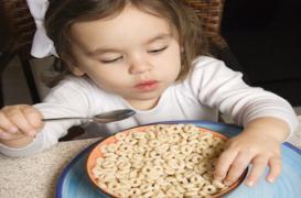 Enfants : les repas devant la télé sont plus caloriques 