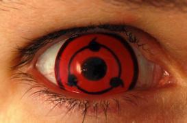 Les lentilles de contact colorées inquiètent les experts  