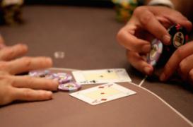 AVC : les médecins devraient s’inspirer du poker pour mieux réagir   