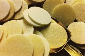 Le Pape a dit : pas de gluten dans les hosties pour l’Eucharistie