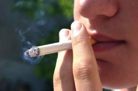 La cigarette bannie de certains lieux publics extérieurs