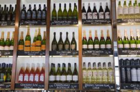 Alcool : les députés assouplissent la loi sur la publicité 