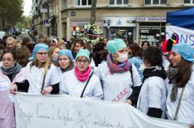 Sages-femmes : la ministre crée un statut médical mieux rémunéré 