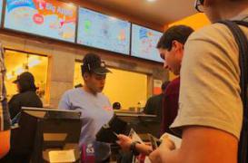 Obésité : fast-food et restaurants apportent autant de calories