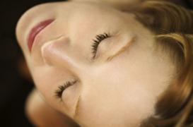 Dormir 18h par jour: le syndrome de la Belle au bois dormant