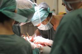 Erreur rarissime : un chirurgien oublie une pince dans le ventre d'une patiente