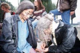 Bizutage : trois étudiants inculpés pour avoir plongé une Française dans le coma