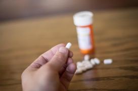Douleur chronique : les consommateurs d’opioïdes ont plus de difficultés à se faire soigner