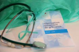 Victime d'une infection après une IVG, une femme est amputée des membres