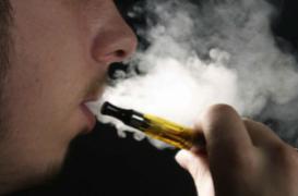 La e-cigarette séduit les étudiants non-fumeurs