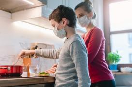 Covid-19 à la maison : chaque malade pourrait contaminer la moitié des membres du foyer