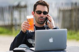 Crise économique : les salariés boivent plus en dehors du travail