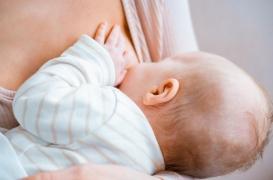 Allaitement et chaleur : comment hydrater bébé ?
