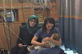 Jérusalem : une infirmière israélienne sauve un bébé palestinien en l'allaitant