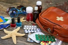 La trousse santé des vacances : que faut-il vraiment emporter ?