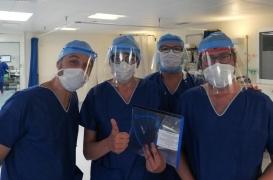 Fabrication de masques et visières de protection : comment une équipe de bénévoles s'est mise au service des soignants