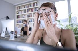 Covid-19 : les yeux secs ou irrités parmi les symptômes