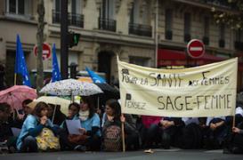 Sages-femmes : 1 maternité sur 2 touchée par la grève