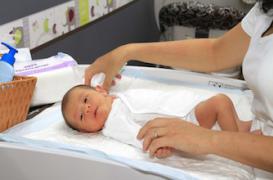 Des lingettes de bébés déconseillées et toujours en vente