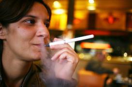 Les experts britanniques reconnaissent la cigarette électronique   