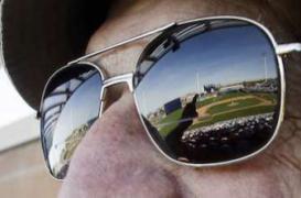 Porter des lunettes de soleil protège d’une maladie de l’oeil