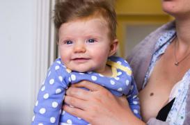 Pourquoi les bébés nous sourient 