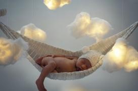 Peu importe la langue, les bébés aiment juste qu’on leur chante des berceuses