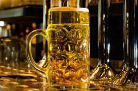 Alcool : la taille du verre influence la consommation